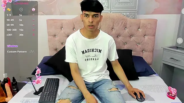 Snapshot of OnlyJos chatting on 09/26/25, 08:05 OnlyJos online show from 09/26/25, 08:05