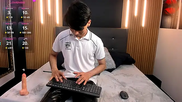 Snapshot of OnlyJos chatting on 10/28/25, 07:46 OnlyJos online show from 10/28/25, 07:46