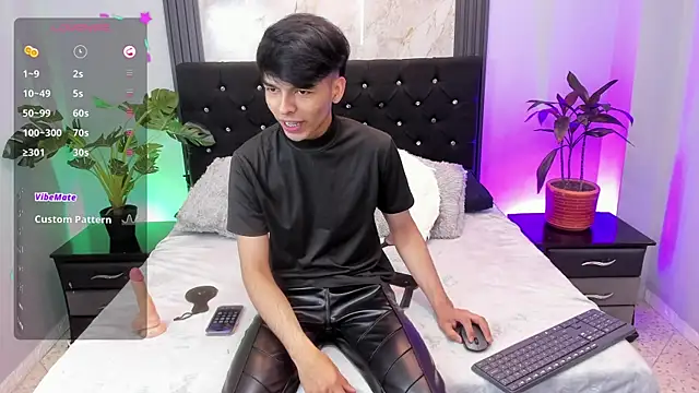 Snapshot of OnlyJos chatting on 10/19/25, 01:36 OnlyJos online show from 10/19/25, 01:36