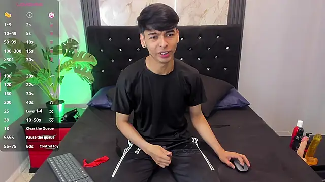 Snapshot of OnlyJos chatting on 09/28/25, 02:02 OnlyJos online show from 09/28/25, 02:02