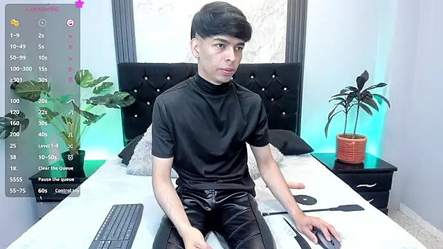 Snapshot of OnlyJos chatting on 11/23/25, 01:10 OnlyJos online show from 11/23/25, 01:10