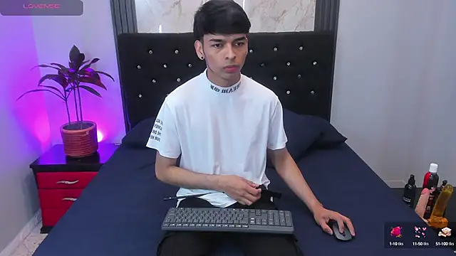 Snapshot of OnlyJos chatting on 10/05/25, 01:24 OnlyJos online show from 10/05/25, 01:24