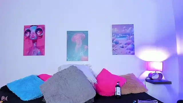 Snapshot of tyra_bankss_ chatting on 12/20/25, 03:31 tyra bankss online show from 12/20/25, 03:31