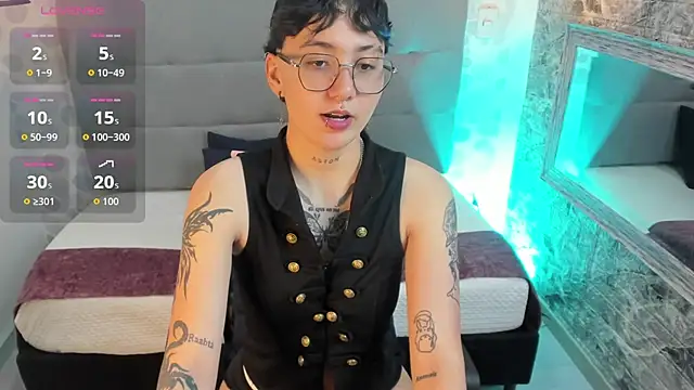 Snapshot of emahills__axelrose chatting on 10/20/25, 02:13 emahills axelrose online show from 10/20/25, 02:13