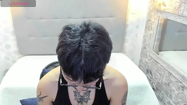 Snapshot of emahills__axelrose chatting on 09/16/25, 01:17 emahills axelrose online show from 09/16/25, 01:17