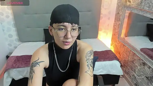 Snapshot of emahills__axelrose chatting on 10/02/25, 11:08 emahills axelrose online show from 10/02/25, 11:08