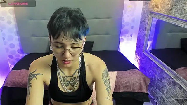 Snapshot of emahills__axelrose chatting on 09/28/25, 04:19 emahills axelrose online show from 09/28/25, 04:19