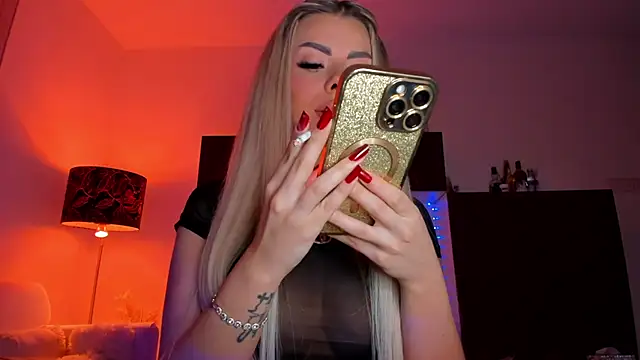 SerraVondeee online show from 11/06/25, 08:57