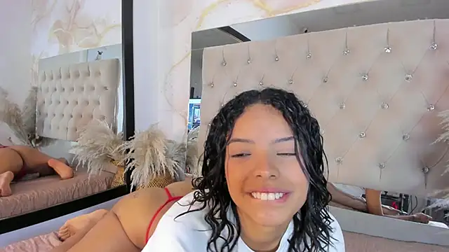 Snapshot of Luna_Tylor chatting on 10/10/25, 04:13 Luna Tylor online show from 10/10/25, 04:13