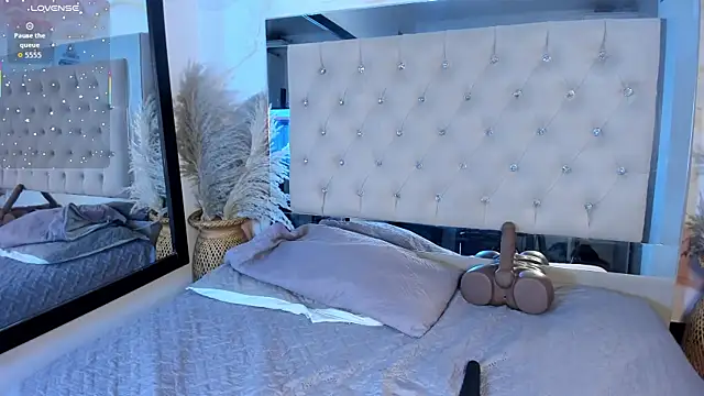 Snapshot of Luna_Tylor chatting on 11/14/25, 03:21 Luna Tylor online show from 11/14/25, 03:21