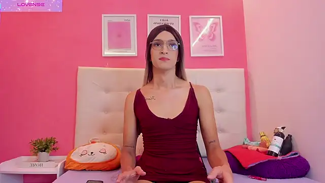 Macarena 05 online show from 11/26/25, 12:21