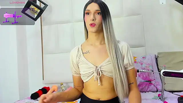 Macarena 05 online show from 09/27/25, 03:23