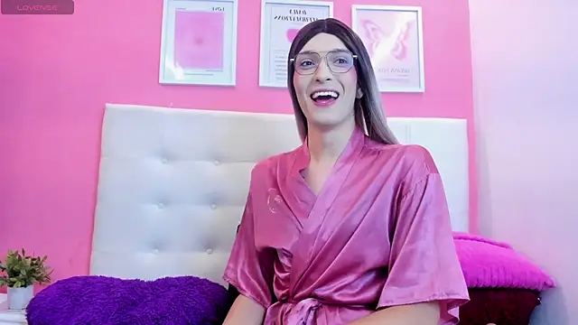 Macarena 05 online show from 10/20/25, 03:19