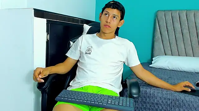 Snapshot of Felipe_Gonzales chatting on 09/10/25, 12:48 Felipe Gonzales online show from 09/10/25, 12:48