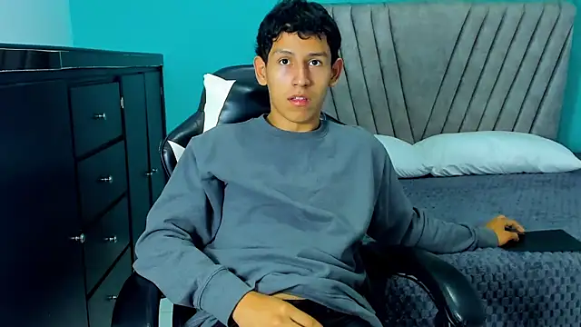 Snapshot of Felipe_Gonzales chatting on 09/09/25, 12:47 Felipe Gonzales online show from 09/09/25, 12:47