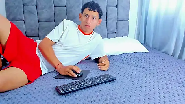 Snapshot of Felipe_Gonzales chatting on 10/12/25, 12:39 Felipe Gonzales online show from 10/12/25, 12:39