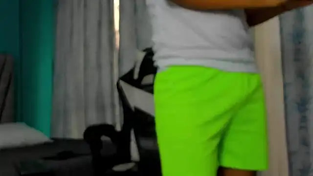 Snapshot of Felipe_Gonzales chatting on 09/15/25, 12:38 Felipe Gonzales online show from 09/15/25, 12:38
