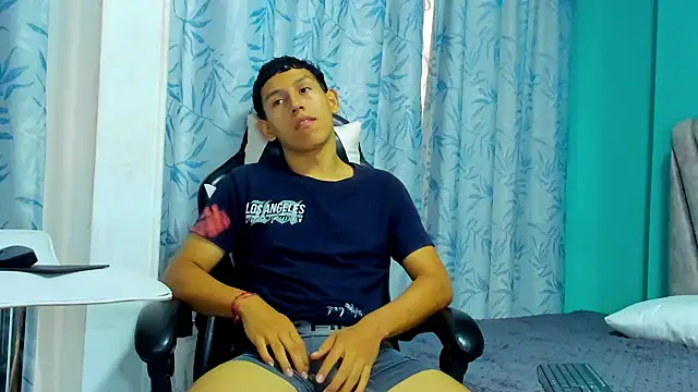 Snapshot of Felipe_Gonzales chatting on 09/28/25, 12:45 Felipe Gonzales online show from 09/28/25, 12:45