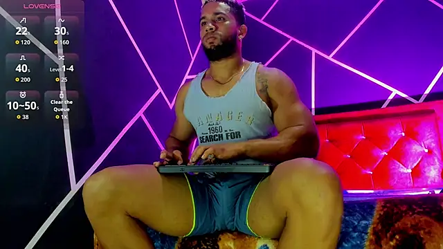 Snapshot of Massimo_Cruz chatting on 12/15/25, 02:12 Massimo Cruz online show from 12/15/25, 02:12