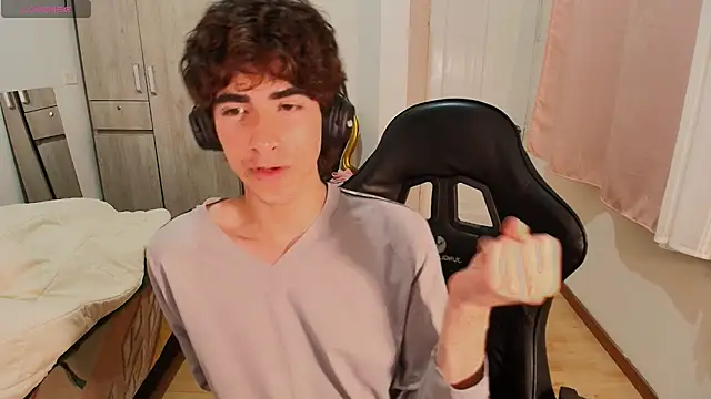 Nude Boy18 online show from 09/13/25, 04:23