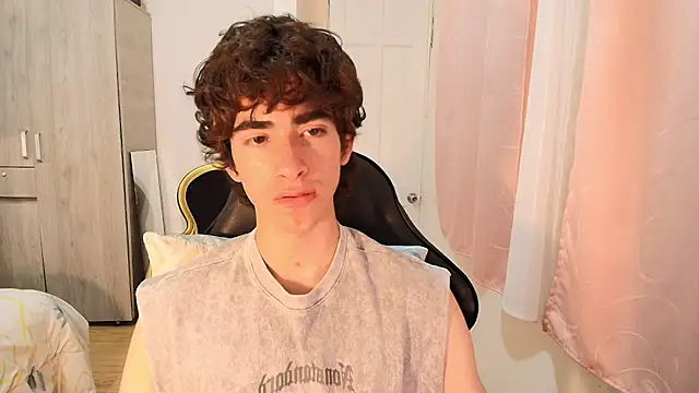 Nude Boy18 online show from 09/24/25, 12:18