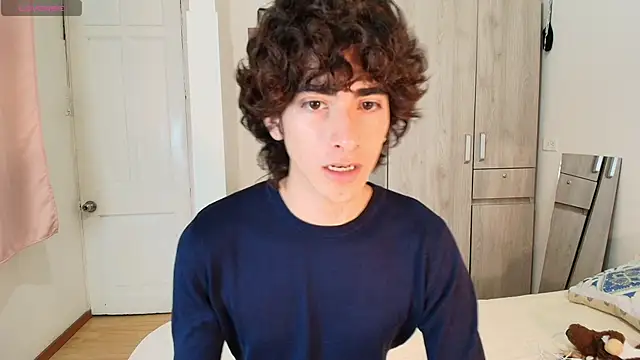 Nude Boy18 online show from 11/17/25, 12:14