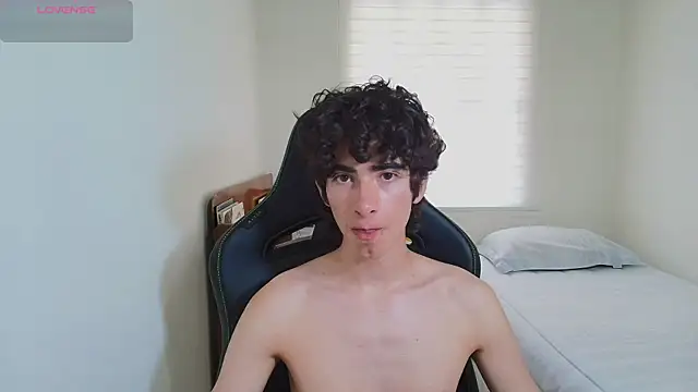 Nude Boy18 online show from 06/11/26, 09:45