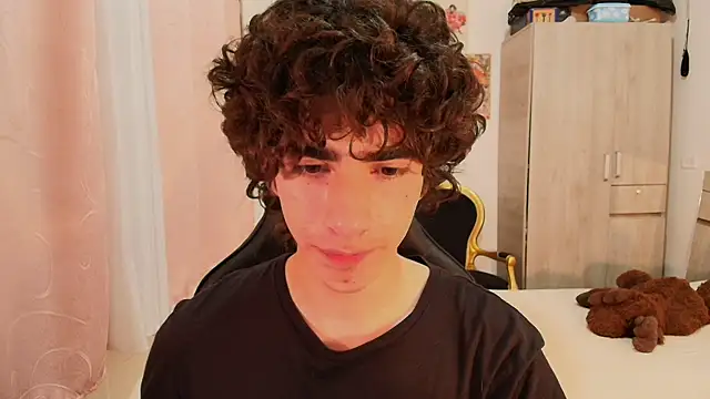 Nude Boy18 online show from 10/25/25, 06:45