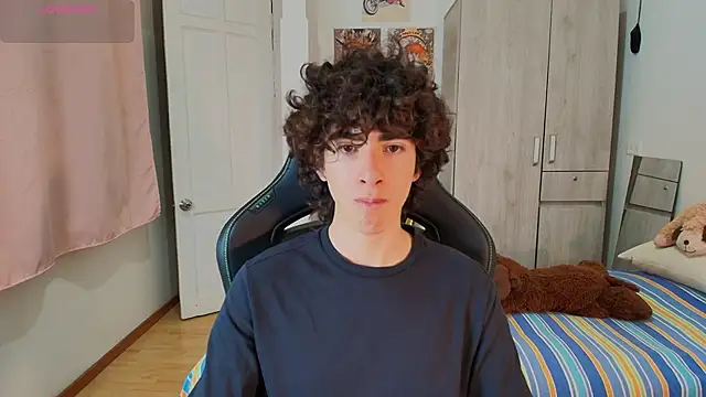 Nude Boy18 online show from 12/14/25, 01:12