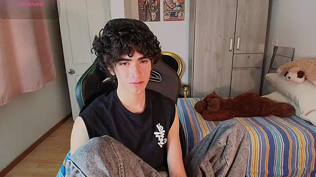 Nude Boy18 online show from 04/08/26, 11:28