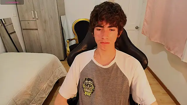 Nude Boy18 online show from 09/15/25, 02:56