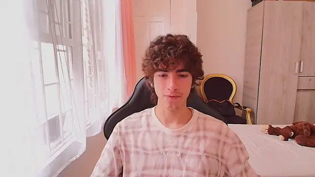 Nude Boy18 online show from 10/09/25, 03:34