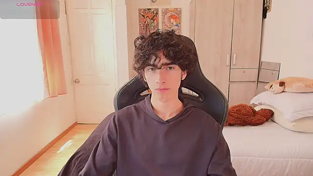 Snapshot of Nude_Boy18 chatting on 05/16/26, 06:40 Nude Boy18 online show from 05/16/26, 06:40