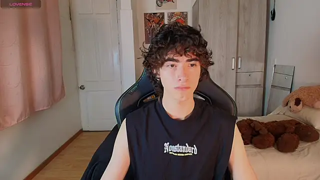 Nude Boy18 online show from 12/01/25, 02:45