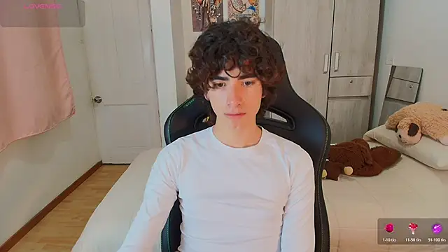 Nude Boy18 online show from 12/16/25, 02:27