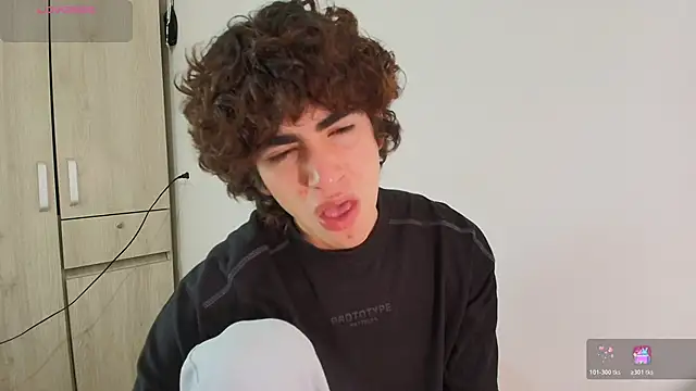 Nude Boy18 online show from 11/09/25, 01:09