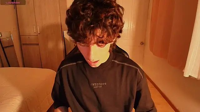 Nude Boy18 online show from 09/20/25, 09:58