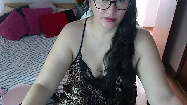 Aisha manzur online show from 02/10/26, 06:51