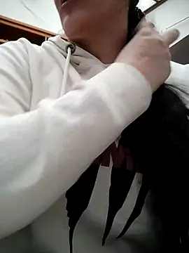 Aisha manzur online show from 12/05/25, 05:33