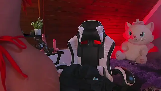 yumi hanna online show from 11/28/25, 09:26