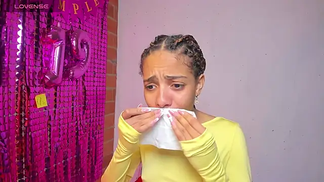 yumi hanna online show from 09/11/25, 11:49