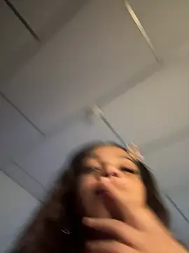 yumi hanna online show from 04/01/26, 04:25