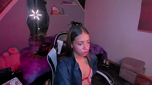 yumi hanna online show from 12/04/25, 02:32