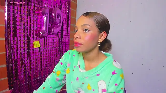 yumi hanna online show from 09/23/25, 01:56