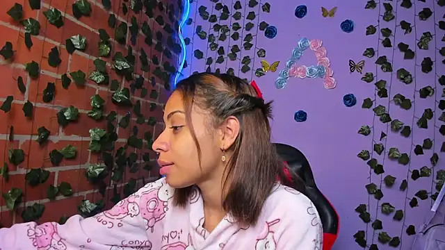 yumi hanna online show from 11/06/25, 12:36