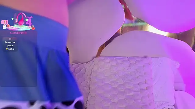 Snapshot of SofiJones_ chatting on 02/17/26, 09:23 SofiJones online show from 02/17/26, 09:23