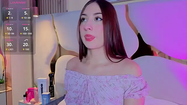 SofiJones  online show from 12/04/25, 09:03