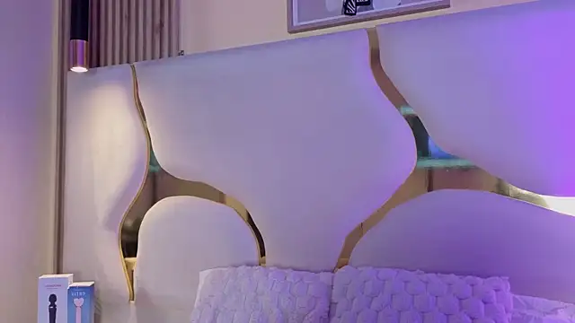 SofiJones  online show from 04/06/26, 08:10