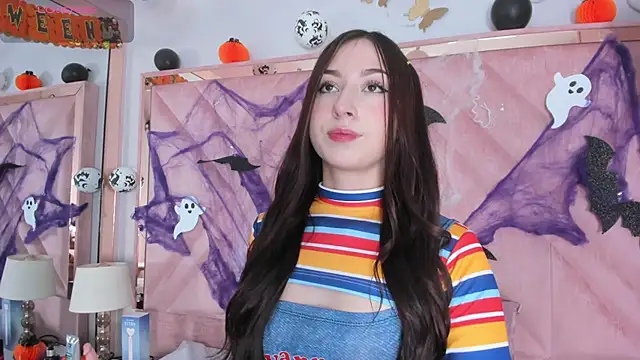 SofiJones  online show from 10/31/25, 10:05