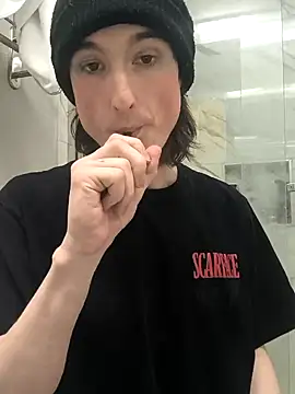 Snapshot of Eye77798 chatting on 10/28/25, 08:35 Eye77798 online show from 10/28/25, 08:35